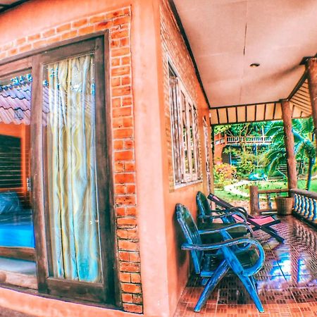 Chomjan Resort Koh Phayam Exterior photo