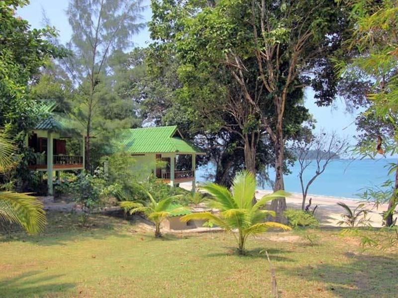 Chomjan Resort Koh Phayam Exterior photo