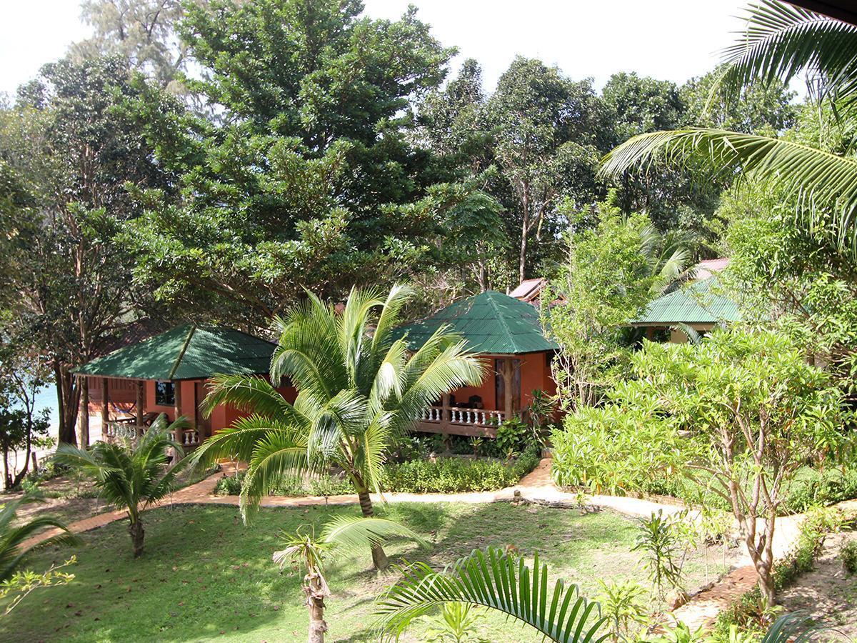 Chomjan Resort Koh Phayam Exterior photo