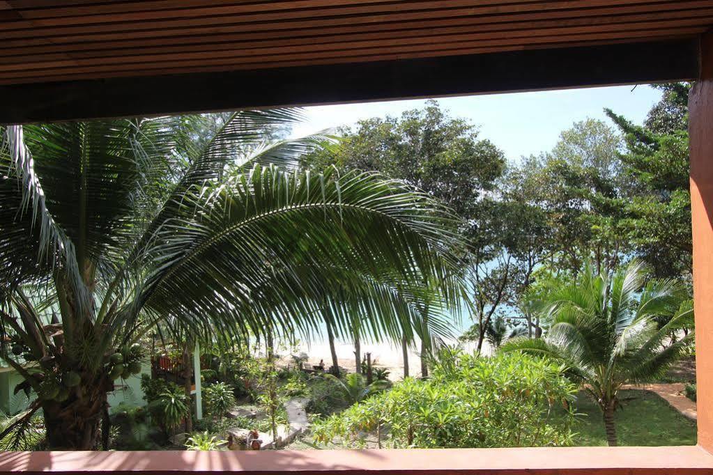 Chomjan Resort Koh Phayam Exterior photo