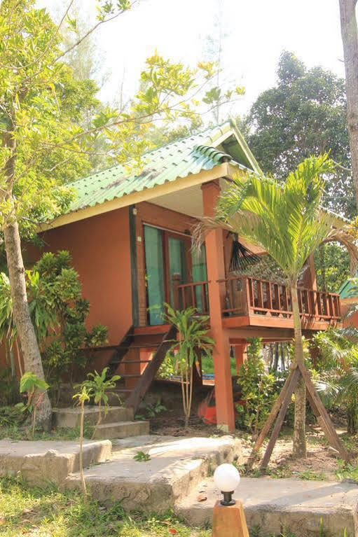 Chomjan Resort Koh Phayam Exterior photo