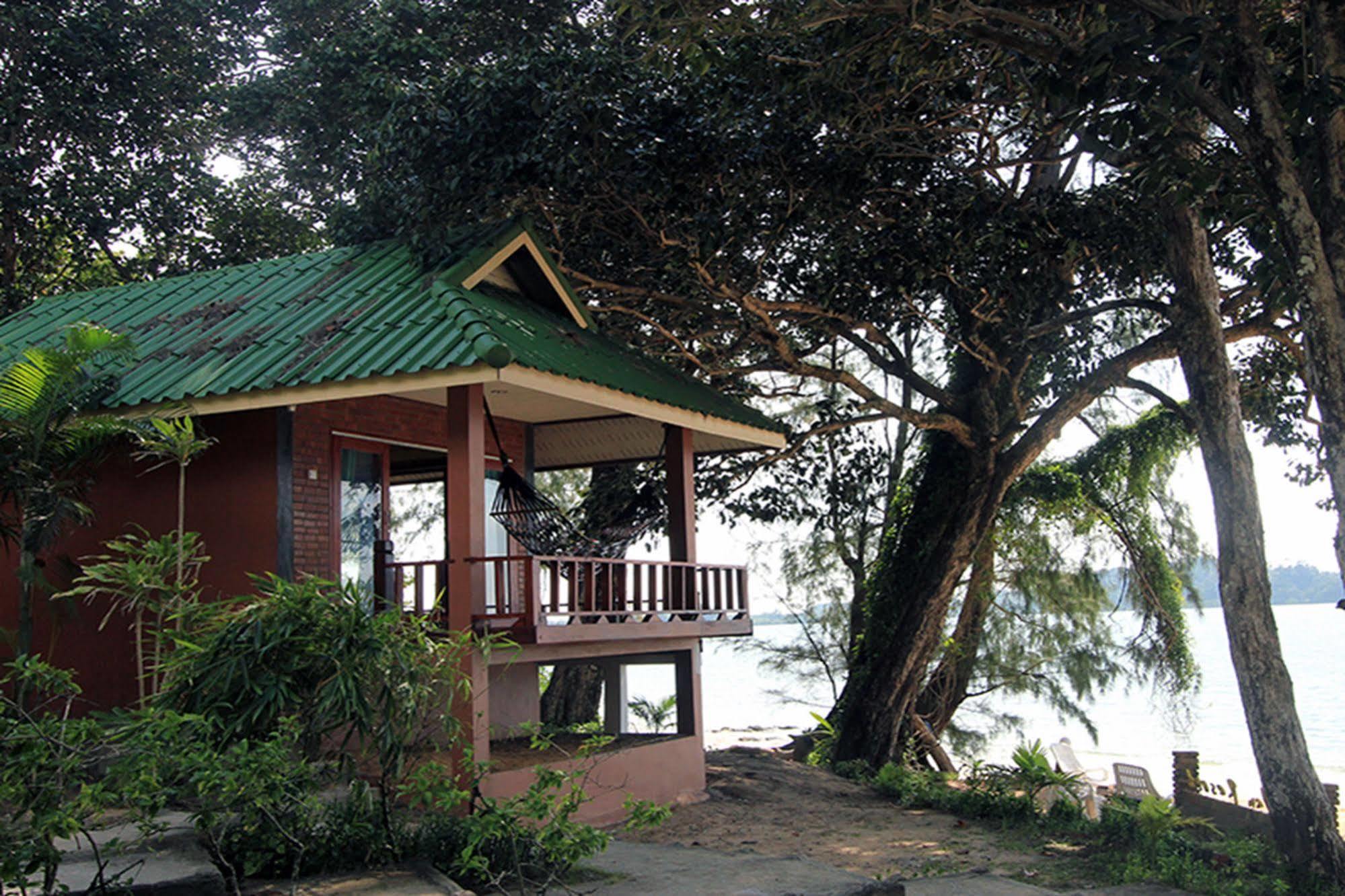Chomjan Resort Koh Phayam Exterior photo