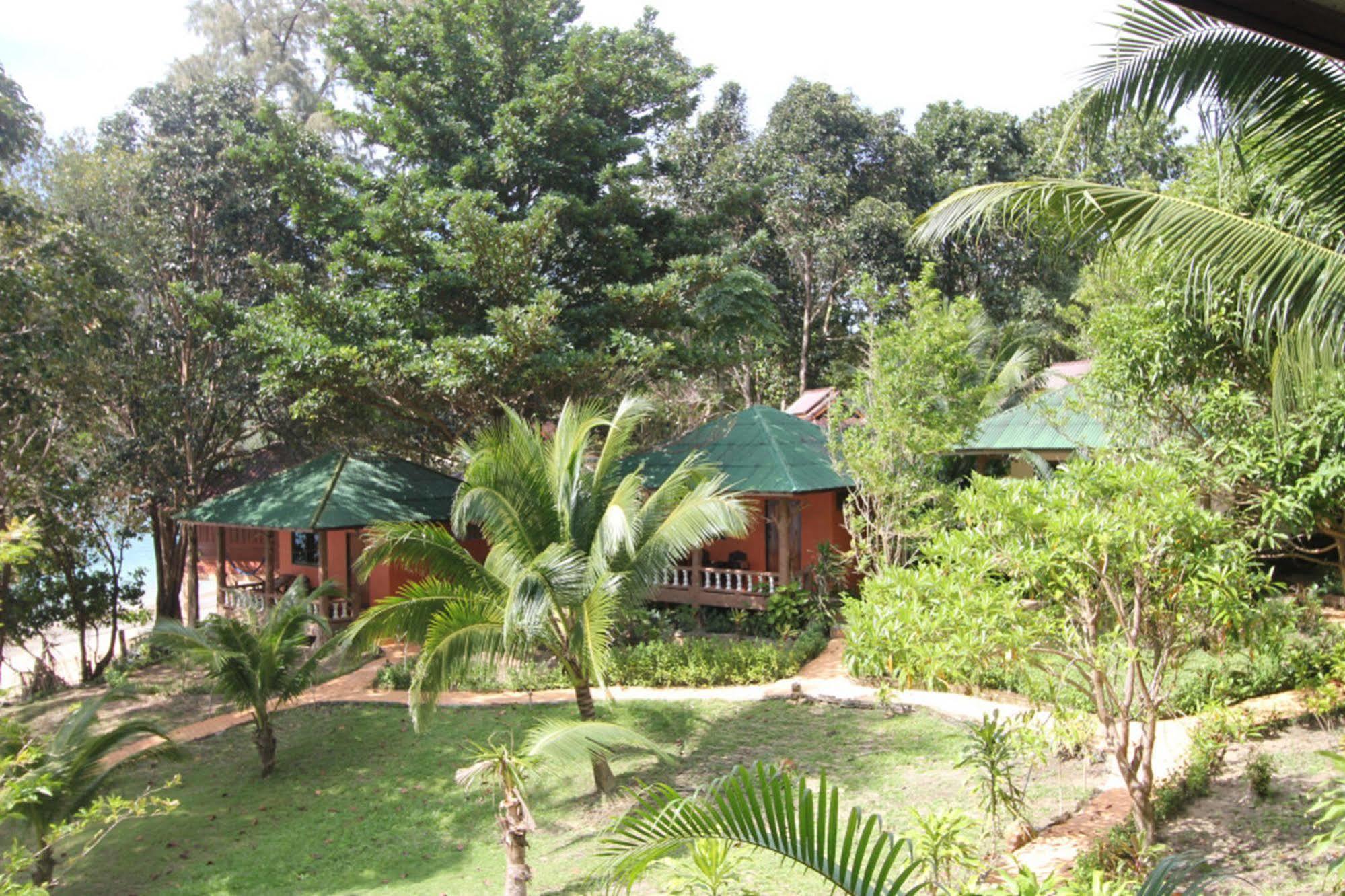 Chomjan Resort Koh Phayam Exterior photo