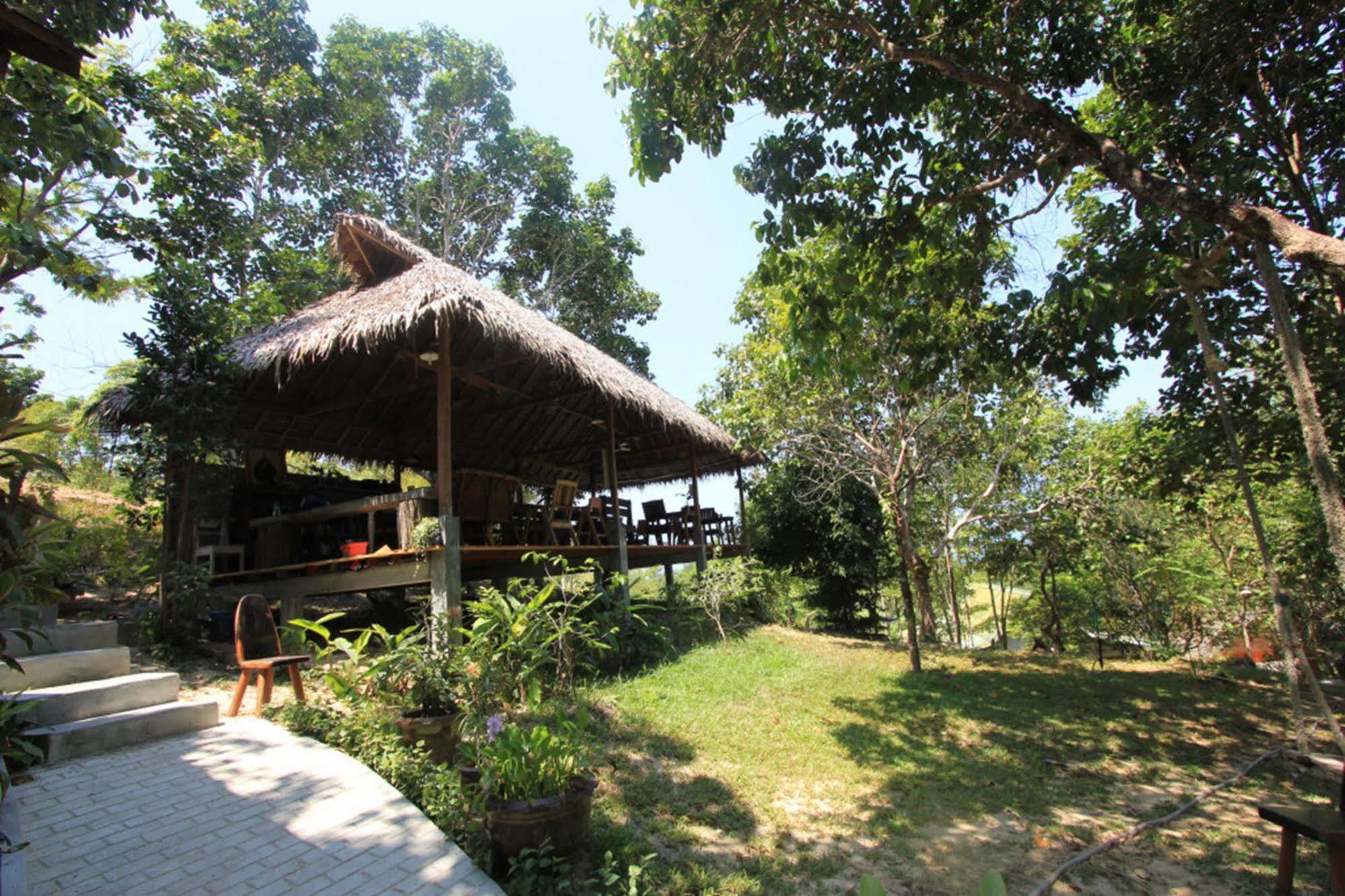 Chomjan Resort Koh Phayam Exterior photo